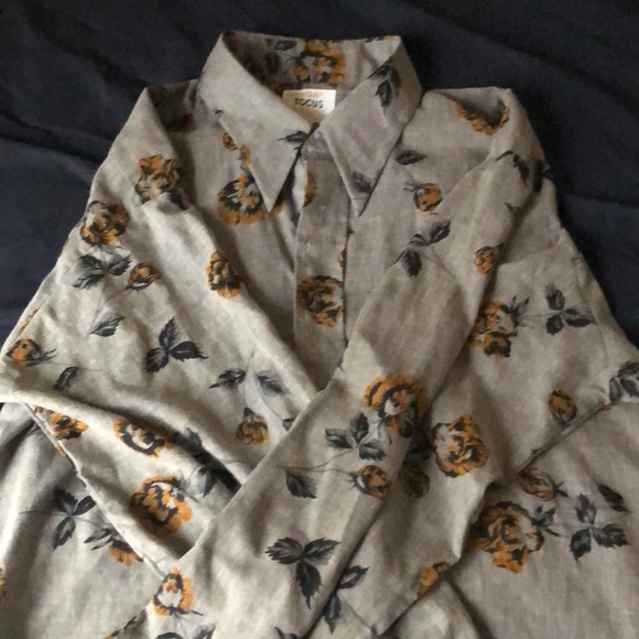 Floral button down - Picture 4 of 4